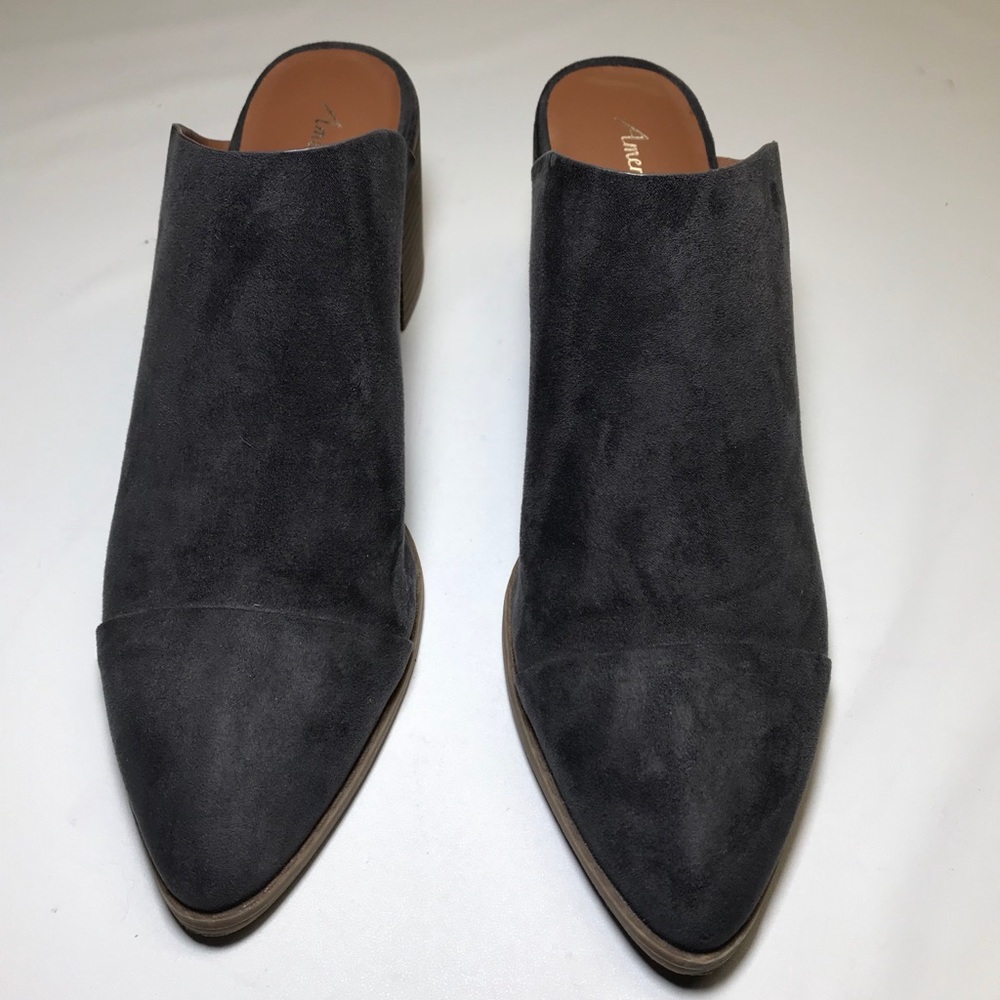 American eagle gray clogs